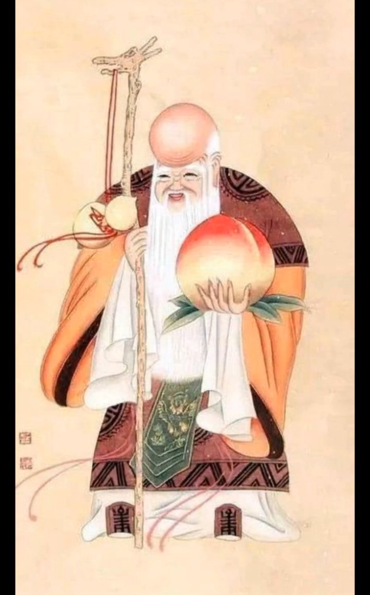 Traditional Chinese depiction of Shou Xing with a high forehead, white beard, staff and peach